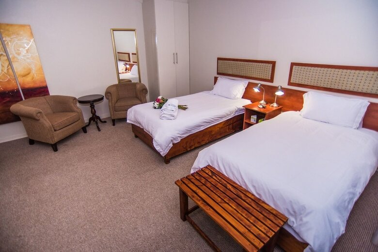 Hotel Adelante Lodge