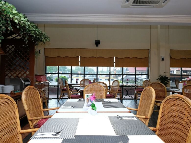 Hotel Oyo 44098 Sutera Inn Prima
