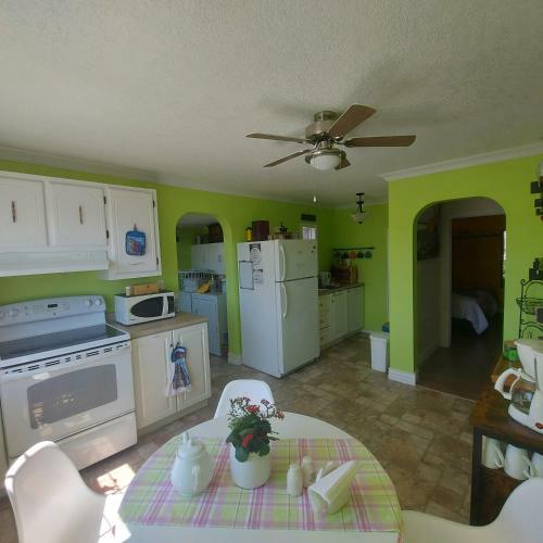 Bed & Breakfast Starboard Side Guest House