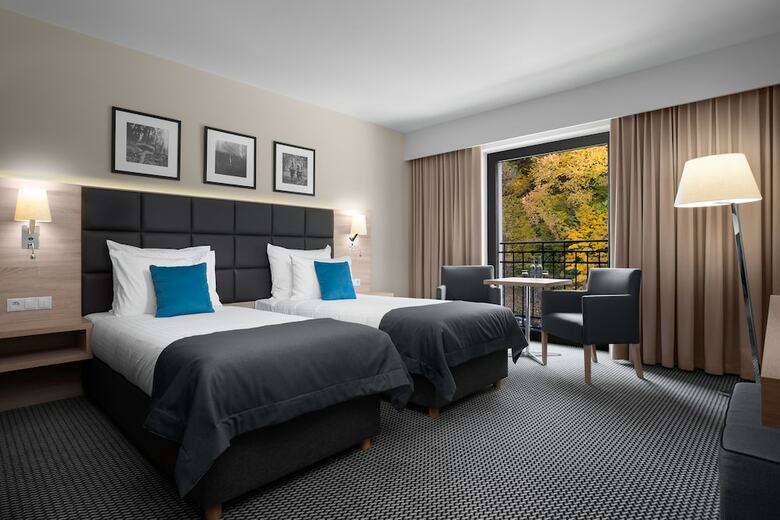 Heron Live Hotel