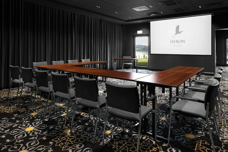 Heron Live Hotel