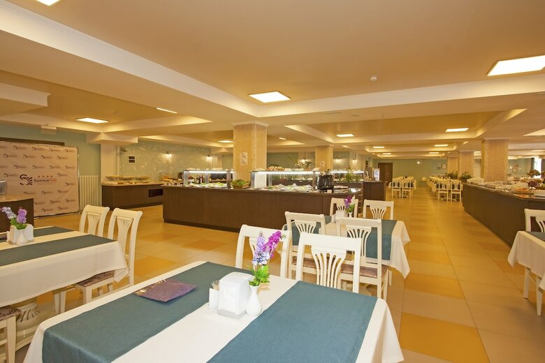 Hotel Sunmarinn Resort