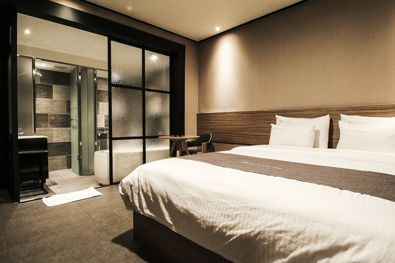 Hotel The May
