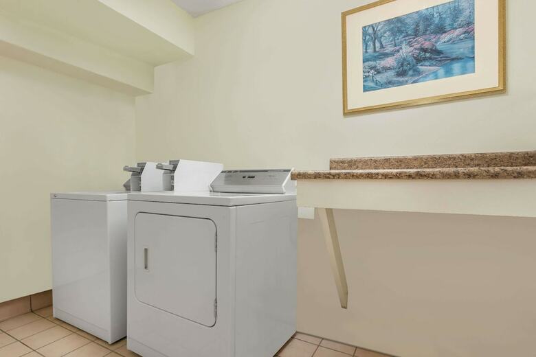 Hotel Baymont By Wyndham Rocky Mount I-95