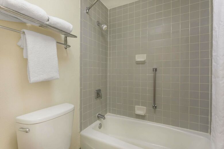Hotel Baymont By Wyndham Rocky Mount I-95