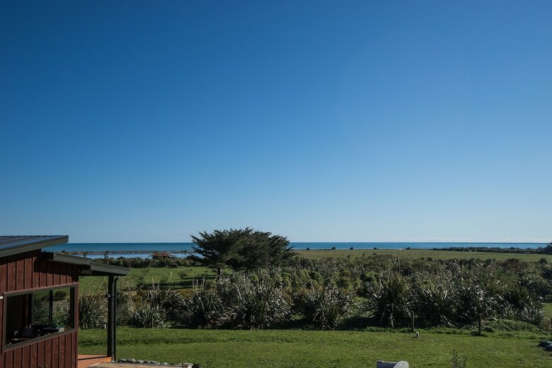 Koru Beach Cabin & B&B Homestay