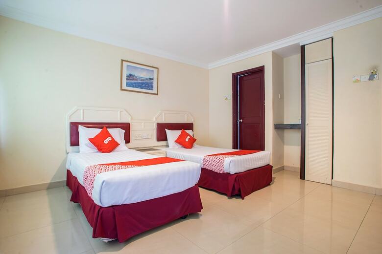 Oyo 89580 Carlton Star Hotel