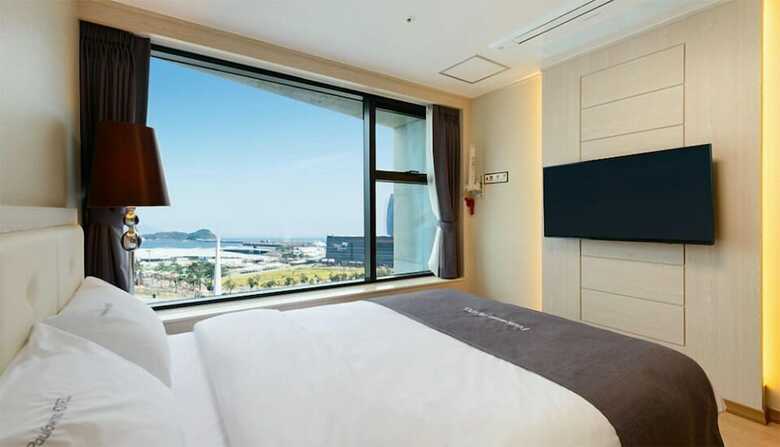 Hostal Paulownia Hostel & Guest House