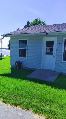 Lunge Haven Cottages & Boating Club