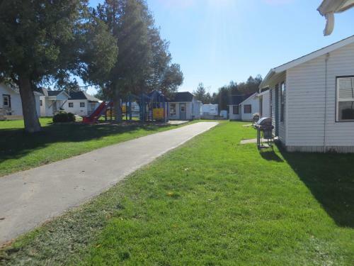 Lunge Haven Cottages & Boating Club