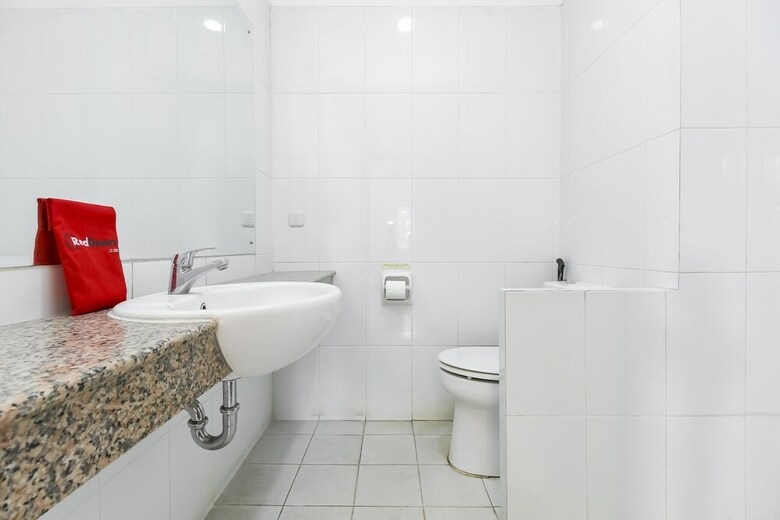 Hotel Reddoorz Near Trans Studio Mall 3