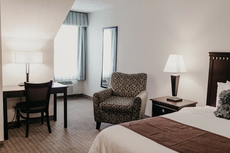 Eastland Suites Hotel & Conference Center