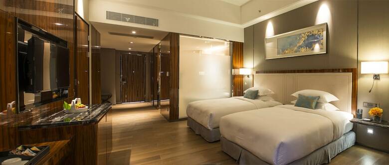 Forest City Phoenix International Marina Hotel
