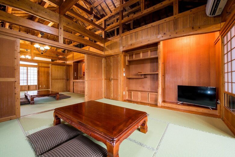 Traditional Villa Kin Shibiranka