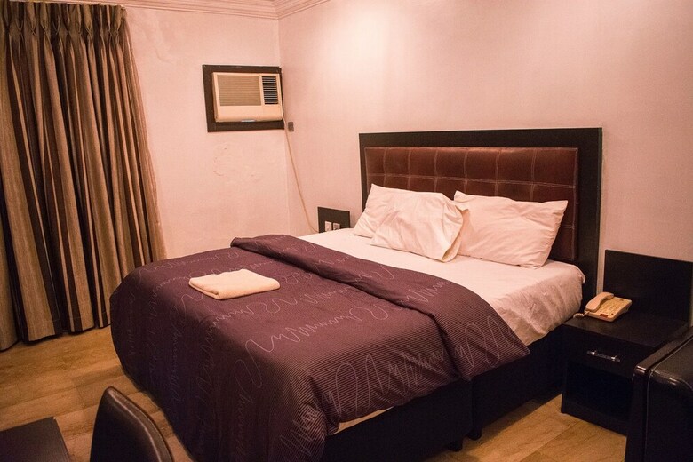 Maidaville Hotel And Suites