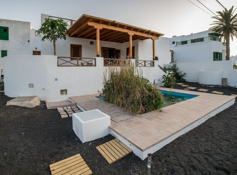 Lanzarote Villa Historica Con Terraza Y Jard�n By Lightbooking