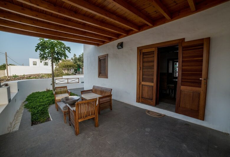 Lanzarote Villa Historica Con Terraza Y Jard�n By Lightbooking