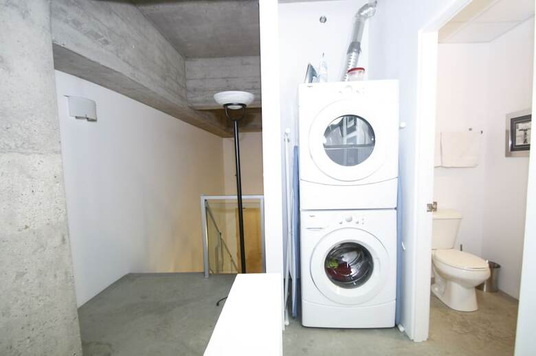 Downtown Loft Style Condo Heated Parking