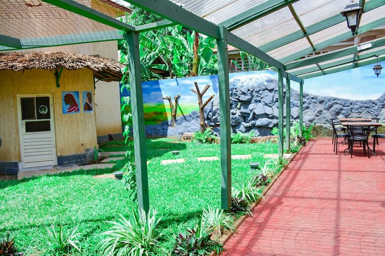 Hotel Crest Safari Lodge