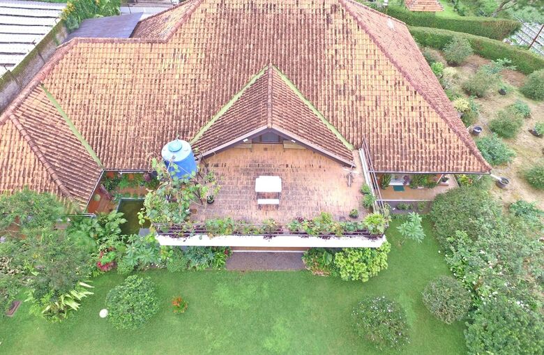 Villa Vila Bunga Merah Gelatik