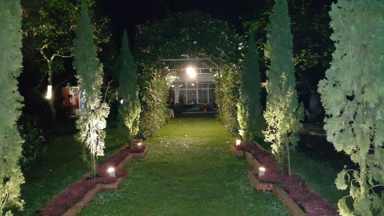 Villa Vila Bunga Merah Gelatik