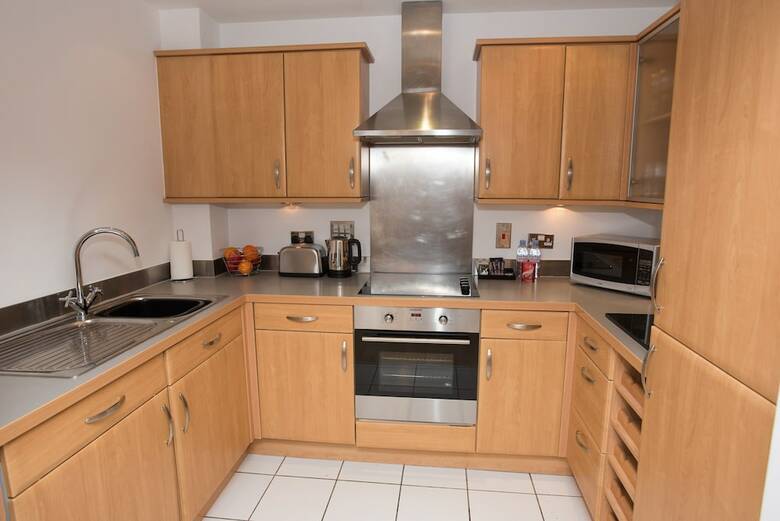 Celador Apartments - Riverside House Serviced Apartments