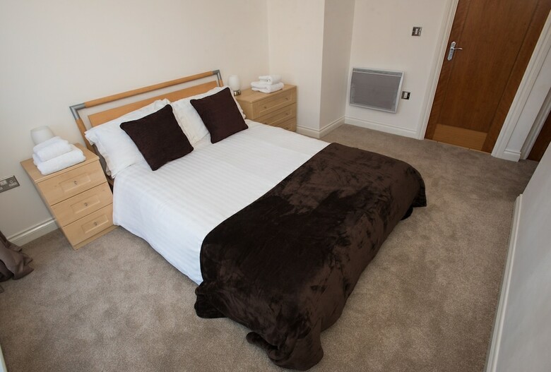 Celador Apartments - Riverside House Serviced Apartments