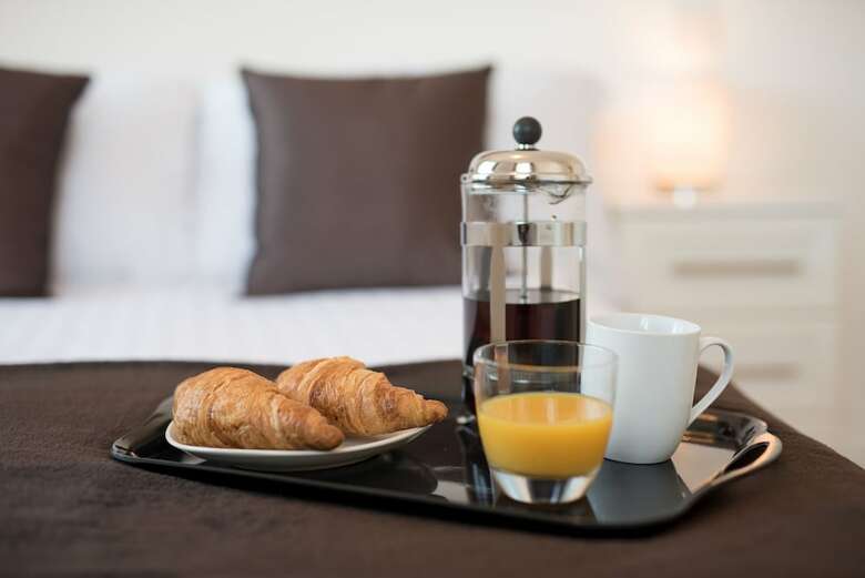 Celador Apartments - Riverside House Serviced Apartments