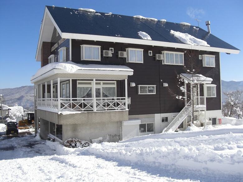 Hotel Akakura Yours Inn