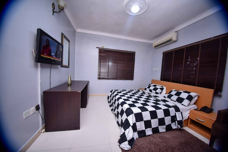 Hotel Topaz Luxury Suites & Apartments