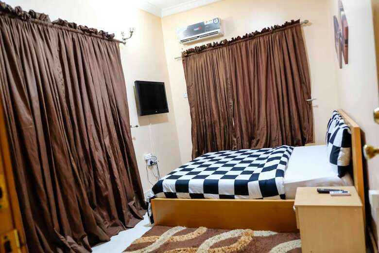 Hotel Topaz Luxury Suites & Apartments