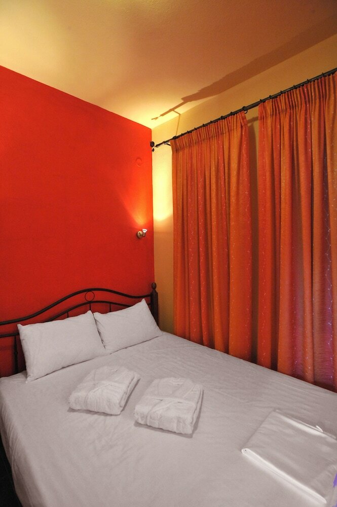 Apartamentos Symmetron Suites