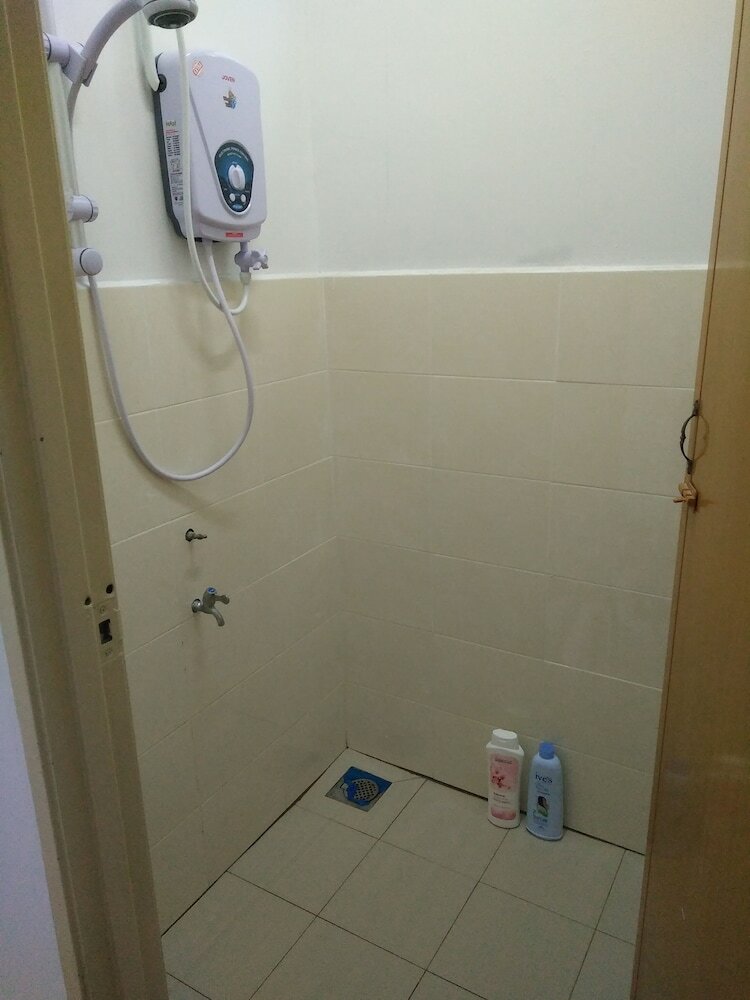 Hostal Diyana Budget Hotel
