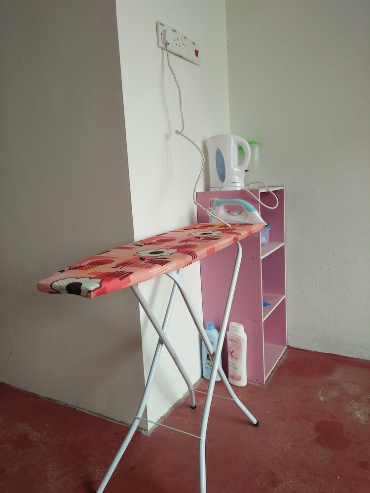 Hostal Diyana Budget Hotel