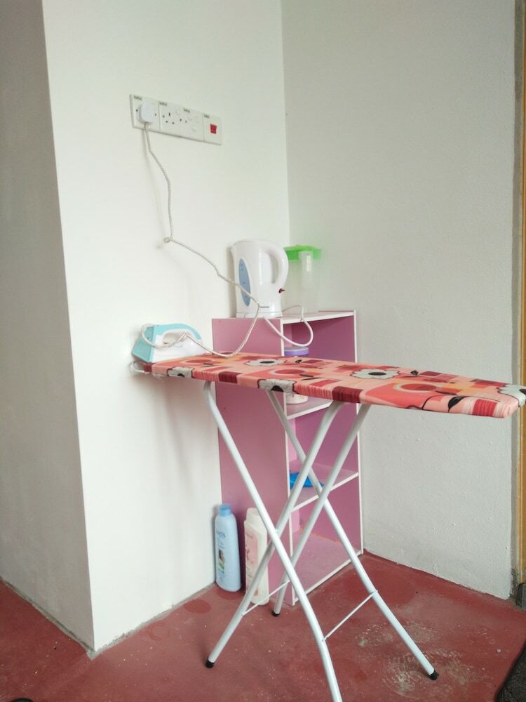 Hostal Diyana Budget Hotel