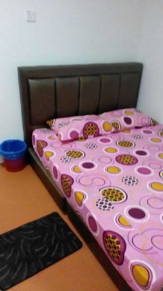 Hostal Diyana Budget Hotel