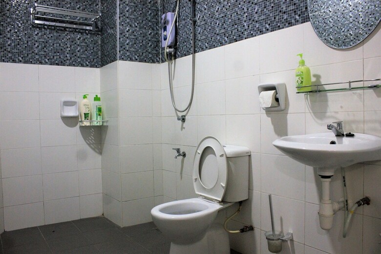 Aeon Tebrau Homestay & Hotel