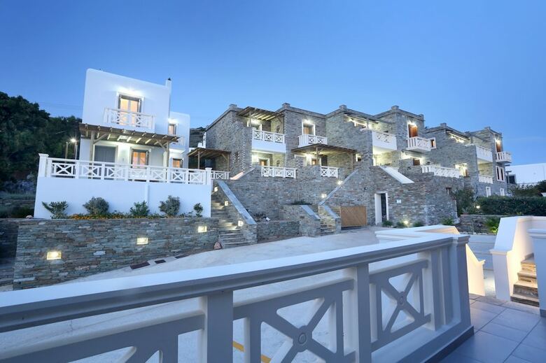 Aithra Apartments & Suites