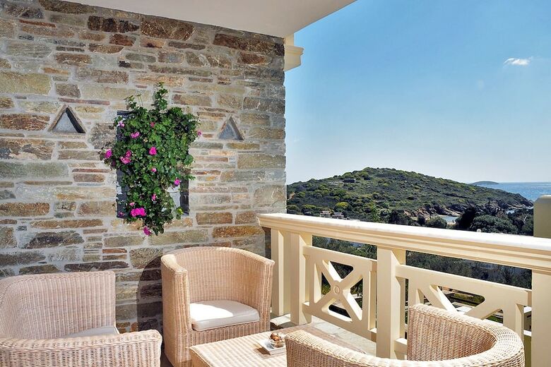 Aithra Apartments & Suites