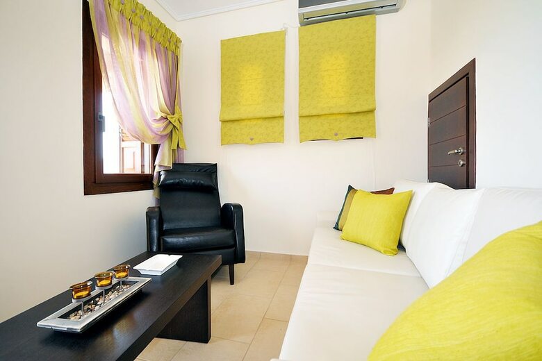 Aithra Apartments & Suites