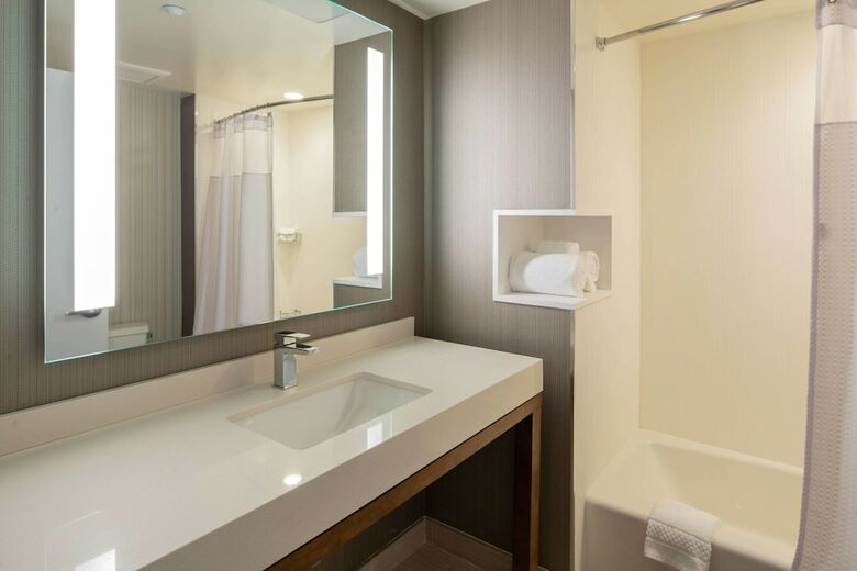 Hotel Courtyard By Marriott New York Queens/fresh Meadows
