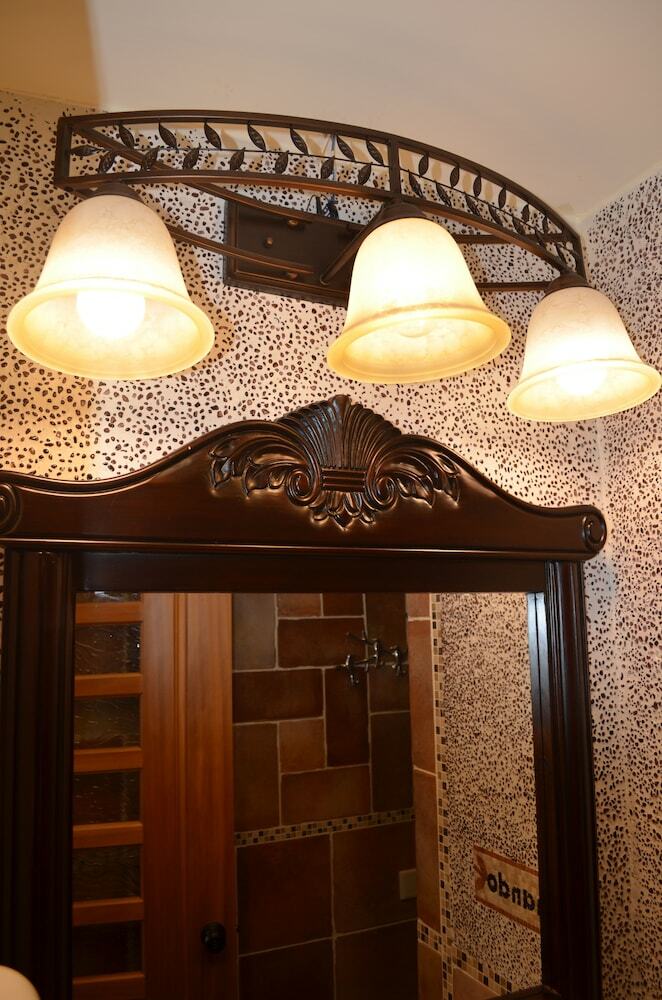 Hotel Amando Inn