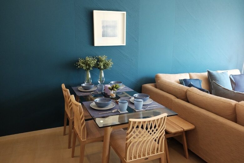 Baan Thew Talay Blue Sapphire