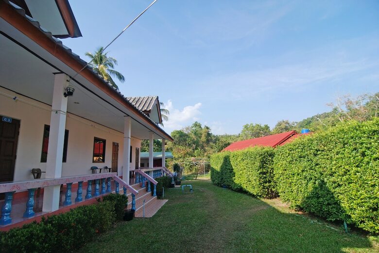 Hotel Lanta Nature Beach Resort