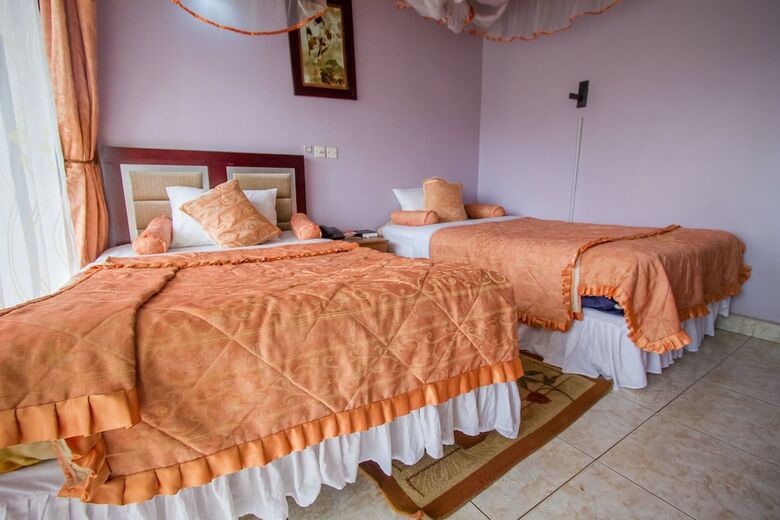 Hotel Crystal Suites And Apartments