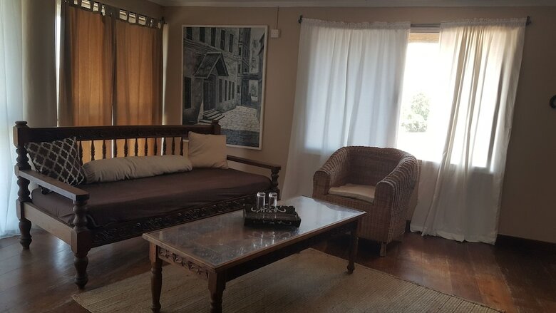 Hotel Q-bar & Guest House