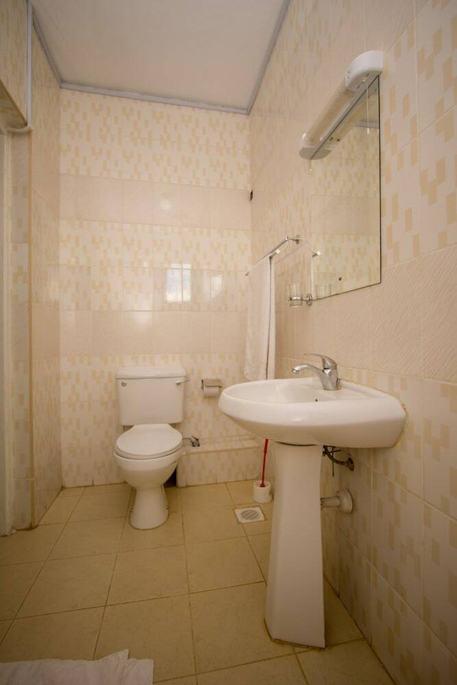 Meru Paramount Hotel