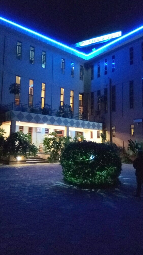 Apartamentos Lush Garden Hotel