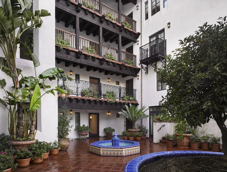 Hotel Plaza La Reina