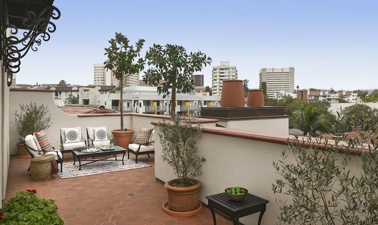 Hotel Plaza La Reina
